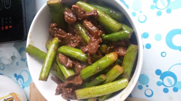 咸甜适中的芦笋炒牛肉