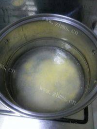 美味早餐大米红枣粥做法图解3)