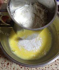 食欲满满的蔓越莓蛋糕卷做法图解4)