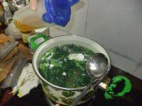 美味的咸蛋芥菜汤做法图解8)