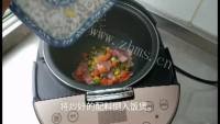 美味培根焖饭做法图解3)