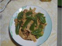 下饭菜尖椒炒干豆腐