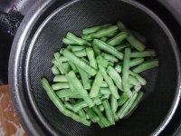 常吃不腻的干煸四季豆做法图解1)