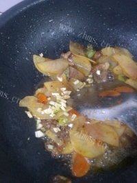 家常菜五花肉炒土豆片