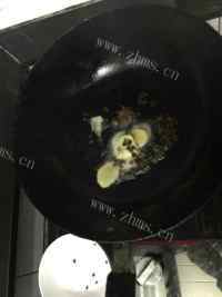 美味的高压锅焖猪肉做法图解3)