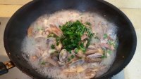 自制椒香花蛤做法图解9)