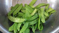 家常菜虾仁荷兰豆做法图解2)