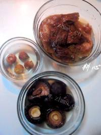 美味的竹荪香菇鸡汤做法图解2)