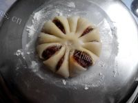 自制枣泥菊花酥做法图解13)