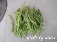 鲜嫩可口的菠菜杆炒鸡蛋做法图解2)
