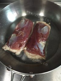 美味的红提香烤鸭胸做法图解2)