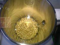 美味的纯香豆浆做法图解2)