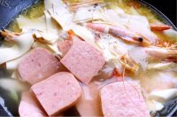 鲜美的鲜虾山药火腿汤的做法图解七