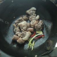 红烧猪尾巴做法图解5)