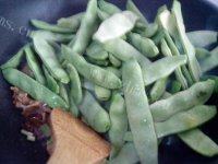 让人怀念的豆角烧肉做法图解8)