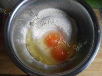 特色风味韩式海鲜葱饼做法图解6)