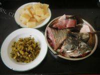 「DIY」鲫鱼头冻豆腐砂锅煲做法图解3)