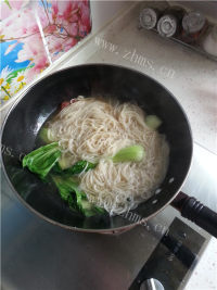 口感不错的青菜牛肉面做法图解5)