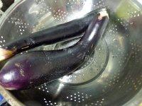 家常菜咸鱼烧茄子做法图解1)