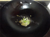 美味的糖醋黄花鱼做法图解5)