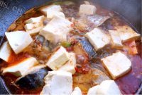 养生巴鱼炖豆腐做法图解7)