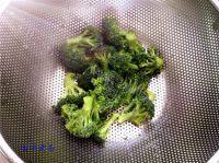 好吃的西兰花扣鹅掌做法图解3)