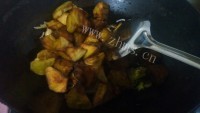 家常菜肉段烧茄子做法图解14)