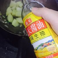 香飘十里的红烧土豆做法图解5)