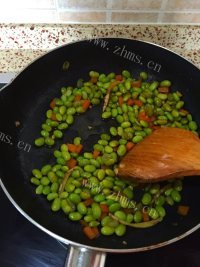 家常菜小炒毛豆做法图解6)