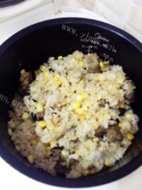 鲜美的玉米粒排骨饭做法图解11)