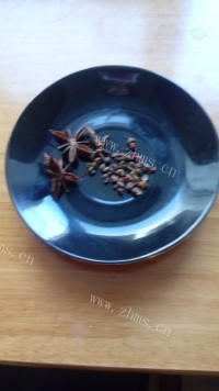可口的牛肉炖土豆西红柿做法图解3)