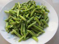 家常菜芦笋炒肉做法图解2)