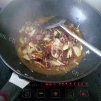 家常菜冬笋炒牛肉做法图解10)
