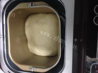 清炒牛肉青椒披萨做法图解1)