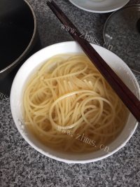 美味炸酱排骨意面做法图解5)