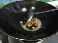 特下饭的金针菇炒肉做法图解5)
