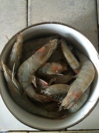 番茄烧大虾做法图解1)