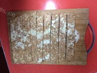 美味花生芝麻牛轧糖做法图解4)