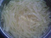 家常菜土豆丝炒牛肉做法图解3)