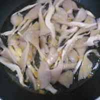 好喝的平菇肉片蔬菜汤的做法图解八