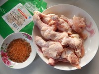 美味的黑椒土豆翅根做法图解3)
