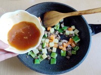 美味黑椒牛肉浇年糕做法图解19)