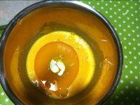 美味的抹茶瑞士卷做法图解3)