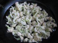 家常菜菜花炒肉做法图解2)