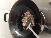 美味苦瓜炒肉做法图解2)