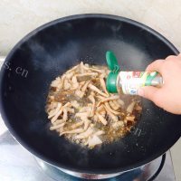 开胃的青椒肉丝做法图解6)