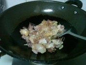 冬菇焖鸡做法图解4)