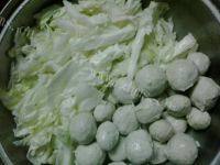 美味的白菜肉丸汤做法图解2)