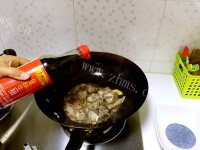 美味的板栗玉米烧排骨做法图解7)