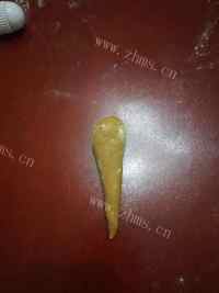 美味的奶油红糖牛角包做法图解6)